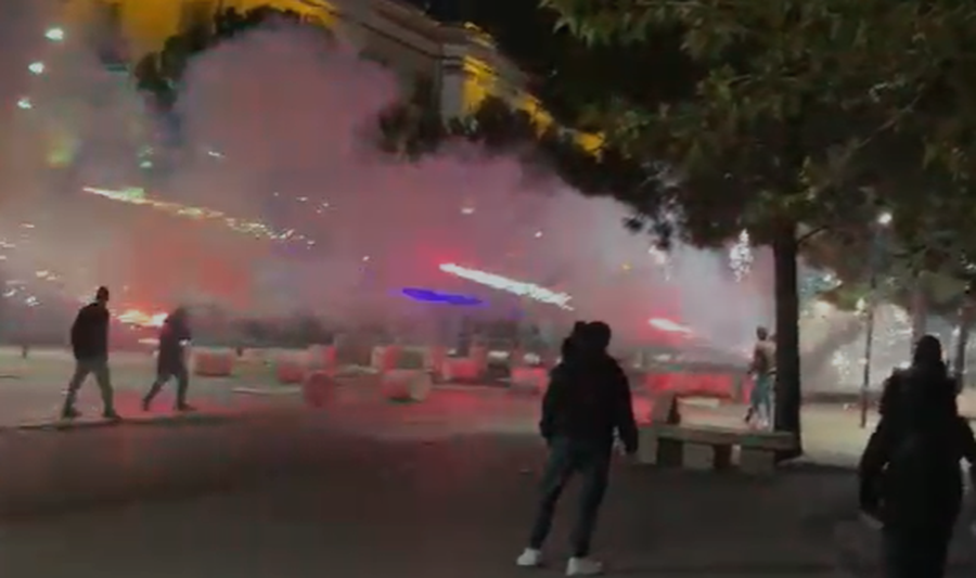 Tensione në protestë, i vihet flaka Ministrisë së Infrastrukturës dhe Energjisë