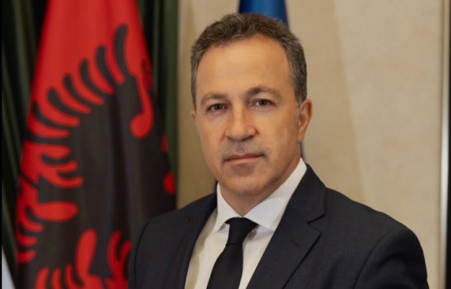 Protestat në Shqipëri  Peleshi apel për dialog  Çdo orë që kalon e bën më të vështirë