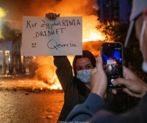 Sopranoja Ramona Tullumani reagon për protestat studentore: Shqipëria dhe rinia meritojnë shpresë