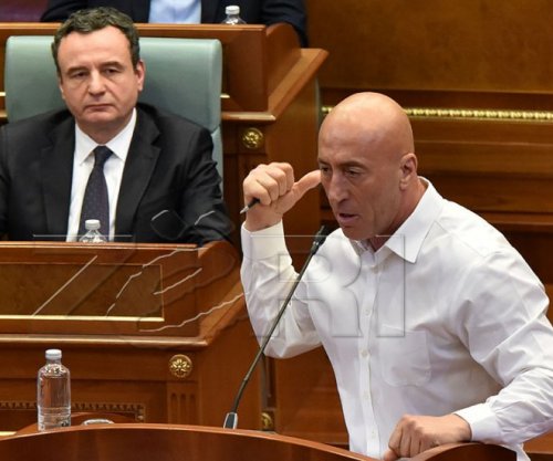 Haradinaj e quan Kurtin “sundimtar”: Protestuesve u dha gaz lotsjellës e dajak