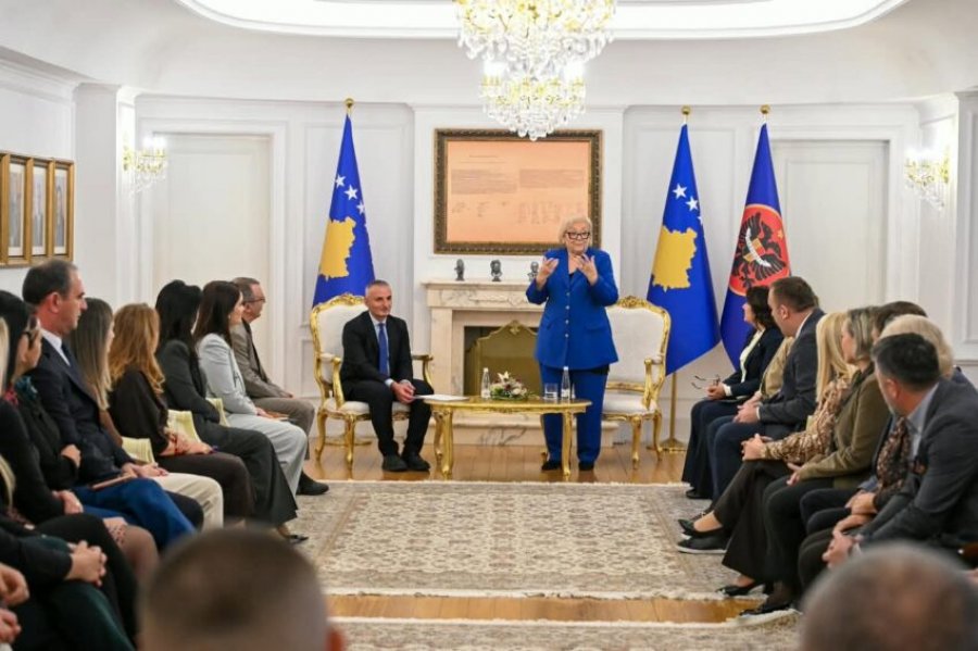 Presidentja Shiroka Pula takoi stafin civil të Zyrës së Presidentes