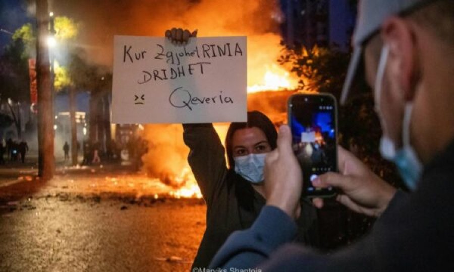 Sopranoja Ramona Tullumani reagon për protestat studentore: Shqipëria dhe rinia meritojnë shpresë