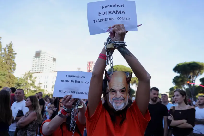 735 pedagogë e akademikë në Shqipëri dalin me deklaratë: Rama të dorëhiqet