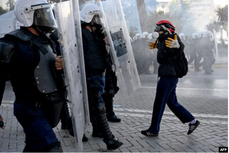 Protestat  deputetja e PS së zbulon paketën e masave për të rinjtë  Mbështetje për qiranë  kredi me zero interes dhe punësim