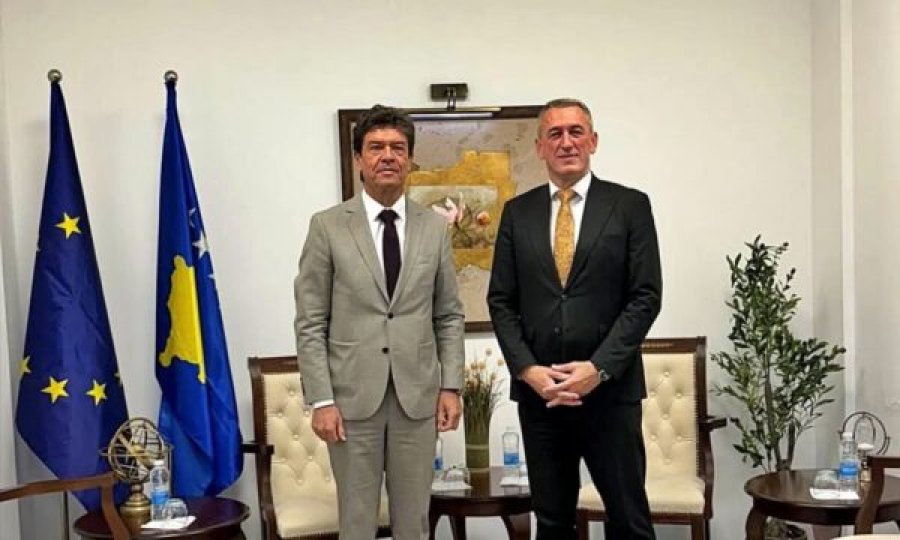 Ambasadori francez takon Rashiqin: Riafirmuam përkushtimin për mbrojtjen e të drejtave të të gjitha komuniteteve
