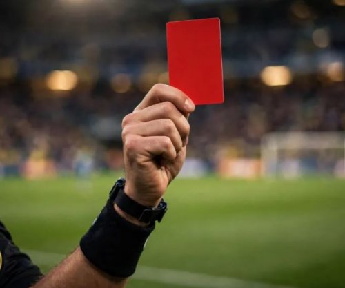 A po u vjen fundi kartonëve tradicionalë?, futbolli provon teknologjinë digjitale për ndëshkimet në fushë