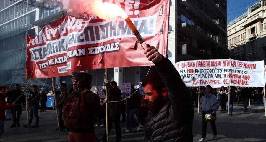 Dhuna kap edhe Greqinë, komunistët dhe sindikatat bllokojnë Athinën