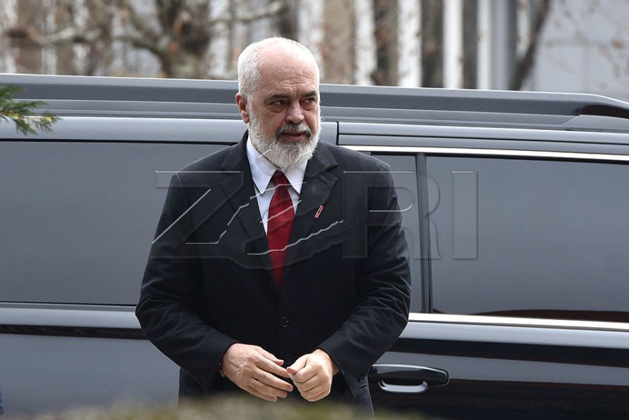 Rama kërkon nga ministrat dorëheqjet e të gjithë drejtorëve të institucioneve