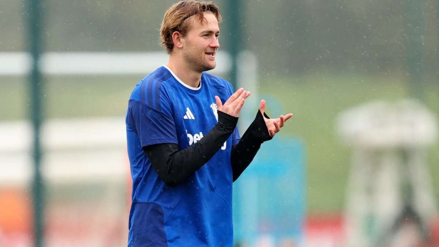 De Ligt rikthehet pas 325 ditësh, mbrojtësi i Manchester Unitedit luan sërish nga minuta e parë