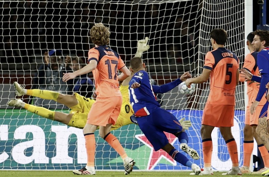 50 gola të pësuar në 29 ndeshje  Barcelona e trajnerit Flick po pëson shumë gola në Champions
