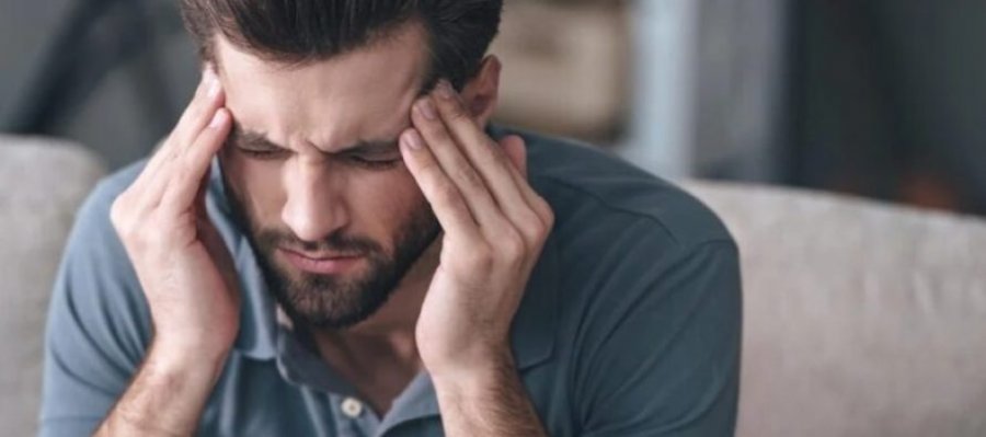 Migrena, cilat janë faktorët që mund të nxisin sulmet e dhimbjes së kokës?