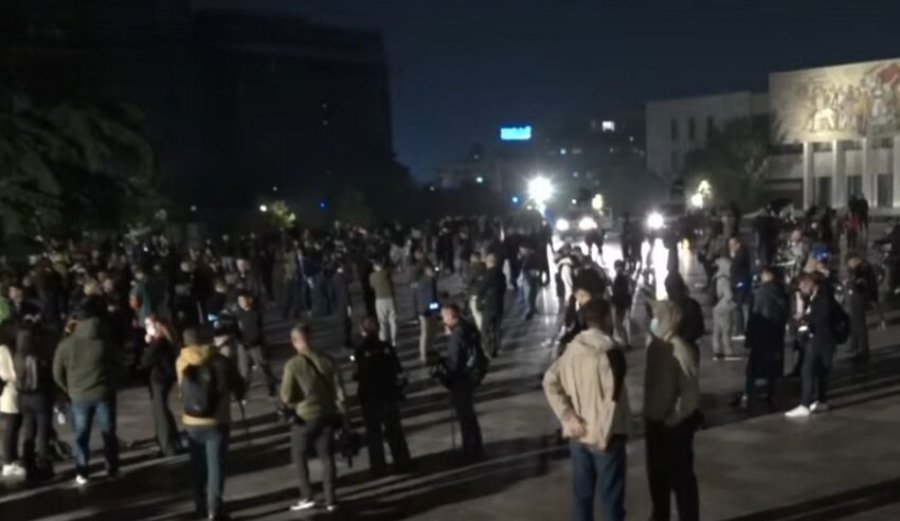 Protestuesit nuk ndalen  mblidhen sërish nesër para Parlamentit në orën 09 00