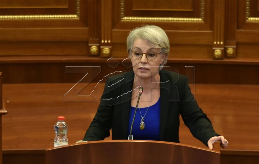 Gërvalla mbron Faton Pecin në Kuvend: Do të mbahet mend për transformimin e bujqësisë dhe luftimin e korrupsionit