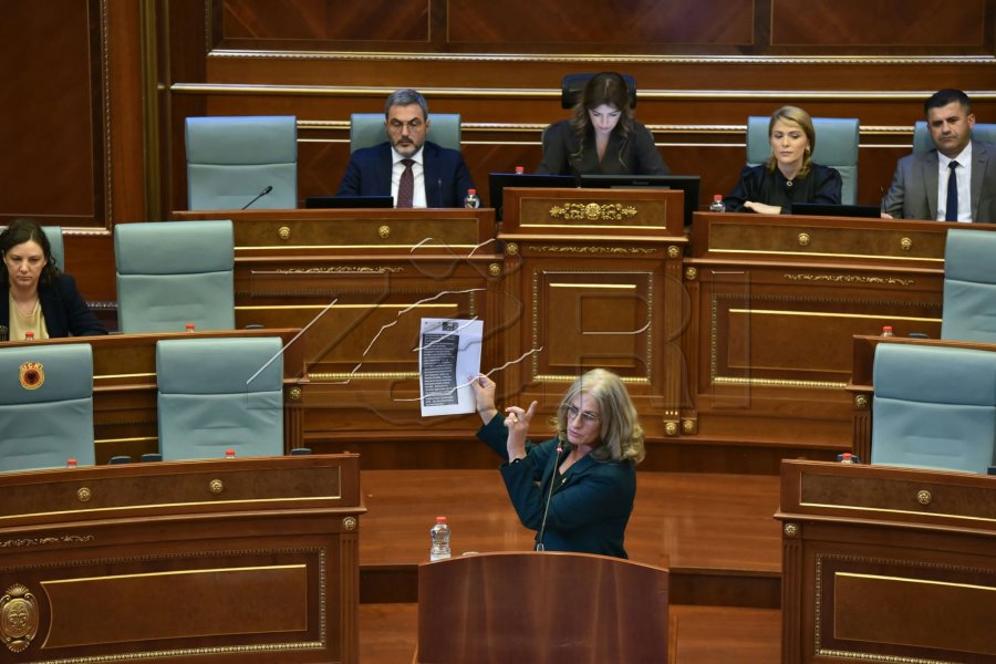 Deputetja Haxhiu kritikon pushtetin për protezat e invalidëve të luftës