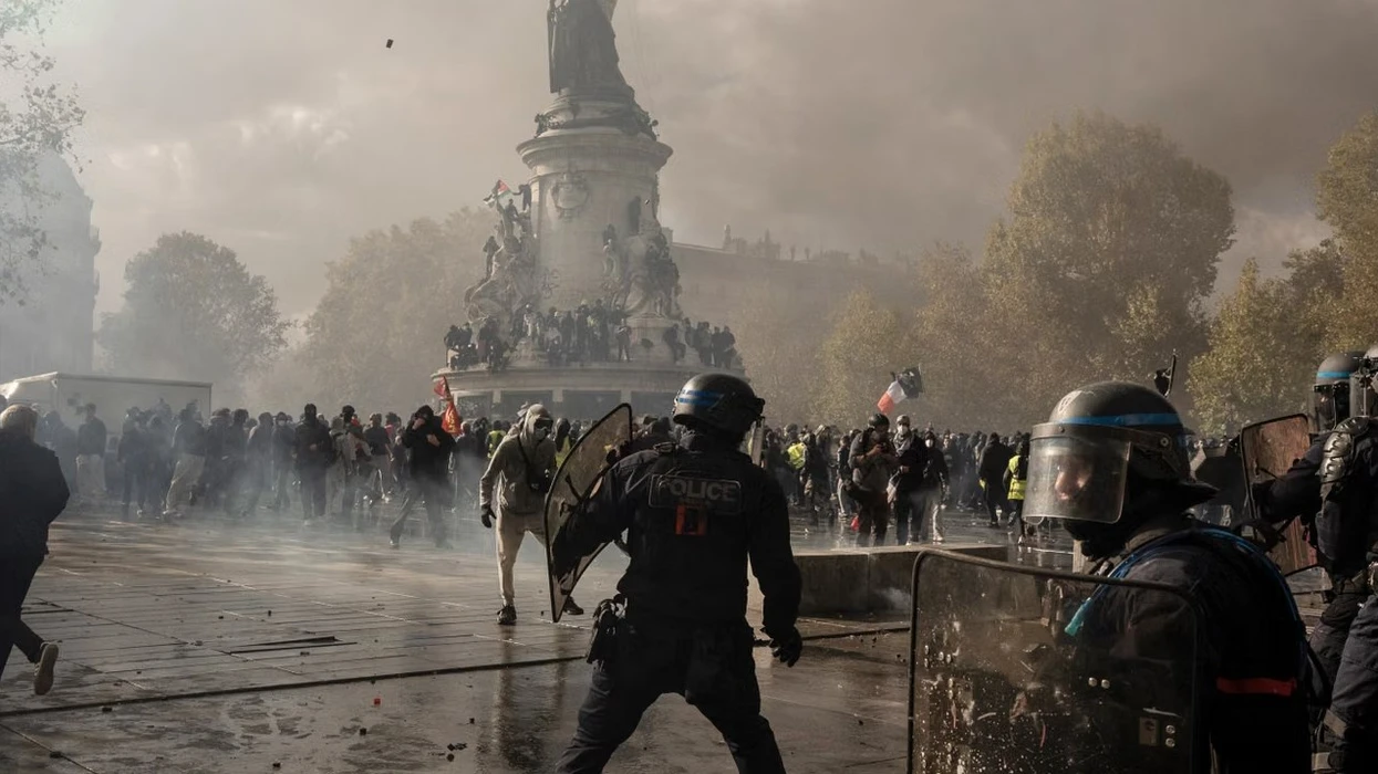 Sindikata e policisë në Francë padit shtetin, pas valës së protestave dhe dhunës