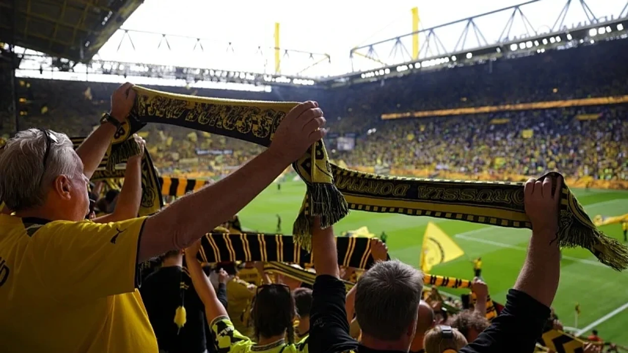 Borussia Dortmund shpërblen tifozët që nuk përdorin telefonat gjatë ndeshjeve, ja si do ta bëjnë këtë