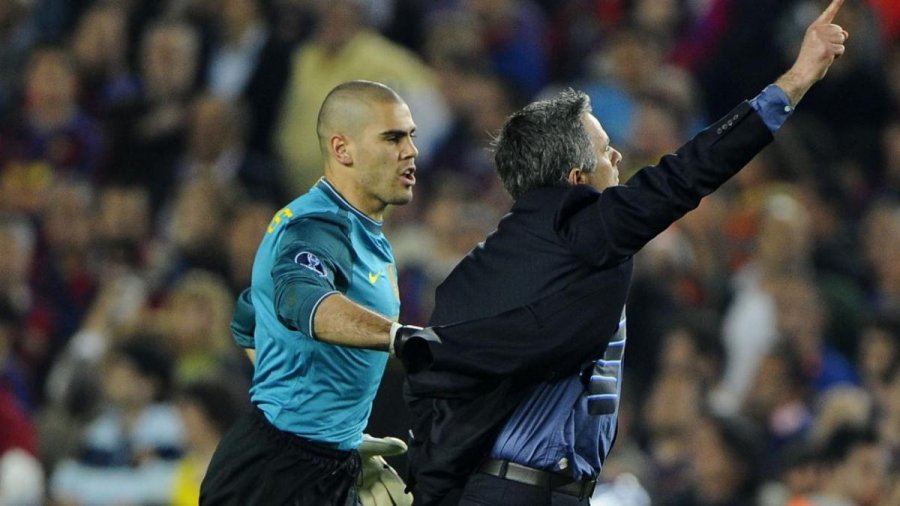 Mourinho rrezikon t ia rrëmbejë Figos fronin e tradhtarit më të urryer të  El Clasico  s
