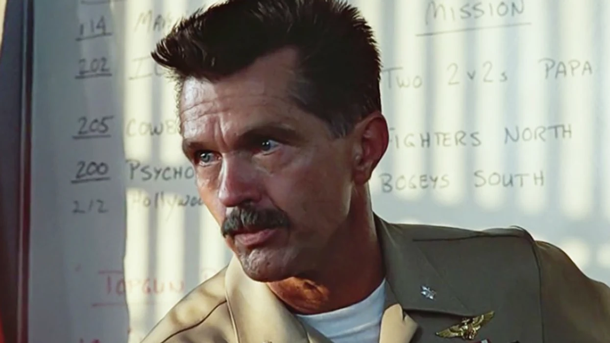 Vdes aktori amerikan Tom Skerritt  i njohur për filmat  Top Gun  dhe  Alien 