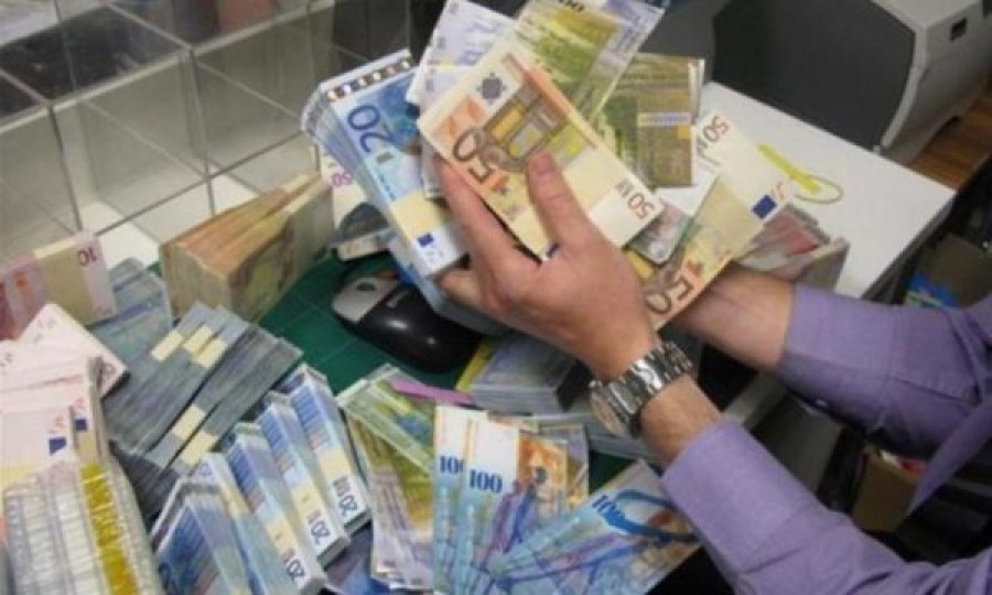 Vidhet kasaforta e marketit në Mazgit të Obiliqit  merren para të gatshme