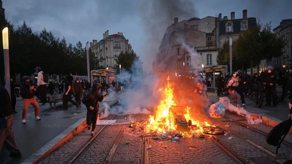 Francë  protestat masive shoqërohen me përleshje dhe qindra arrestime