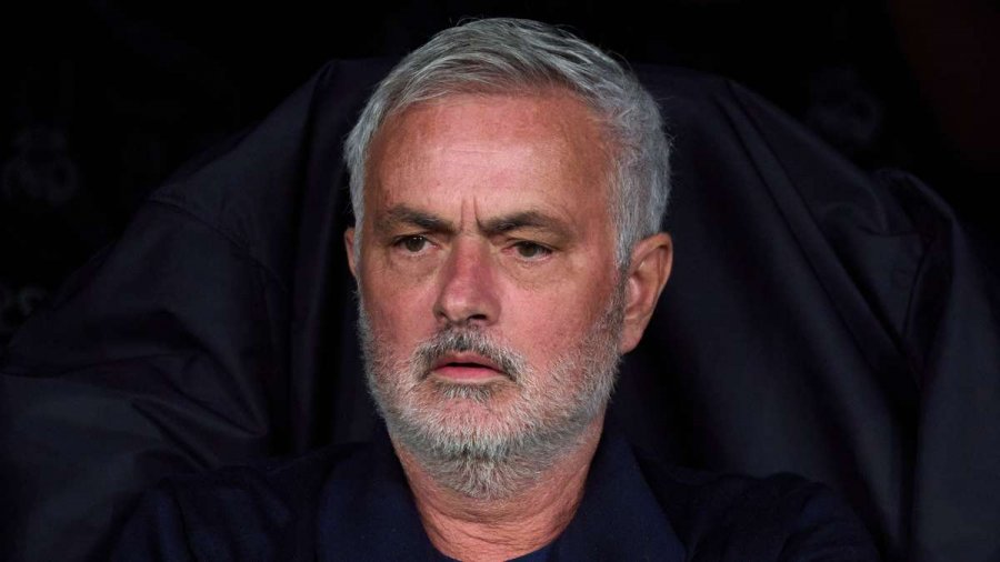 Barcelona përgatit spektakël për rikthimin e Mourinhos