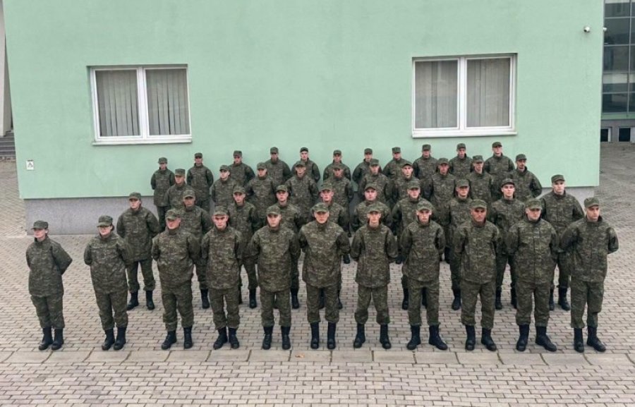 Maqedonci: 209 rekrutë të rinj nisin stërvitjen ushtarake bazë në FSK