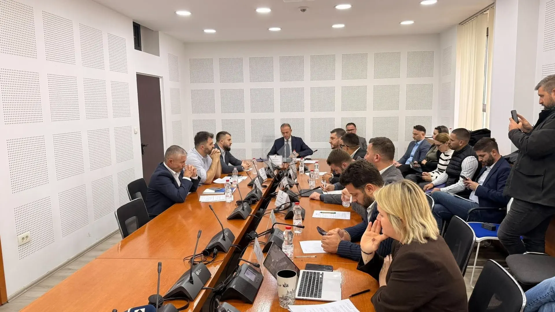 Tension në Komisionin për Ekonomi - shkak mungesa e kryetares së Autoritetit të Konkurrencës