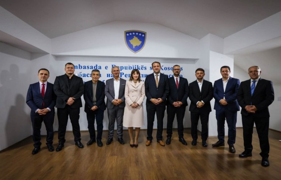 Haxhiu: Detyra jonë është t’i ruajmë dhe forcojmë lidhjet me shqiptarët