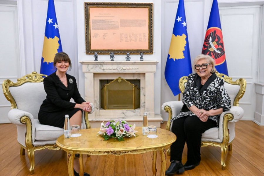  Do ta vazhdoni faqebardhë   Jahjaga i ofron mbështetje Shiroka Pulës