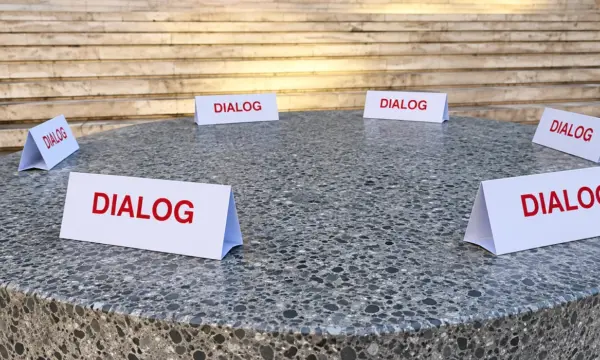 Protestat hyjnë në ditën e 14 të  Rama përsërit thirrjen për dialog me studentët