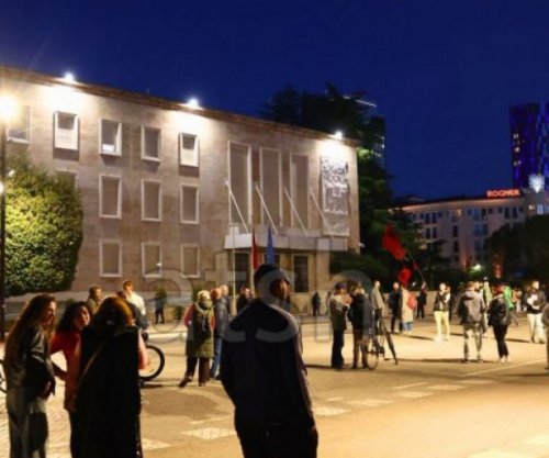 Studentët në protestë për të 16-ën ditë në Shqipëri