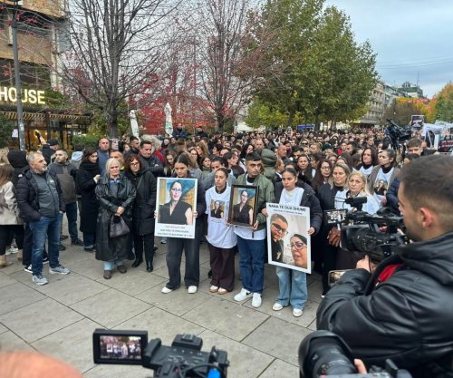 Familjarët e Arlinda Zekajt i bashkohen protestës në Prishtinë