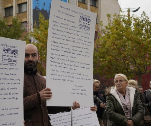 Letra e Arlinda Zekajt bëhet pankartë, vendoset në sheshin e Prishtinës pak para protestës