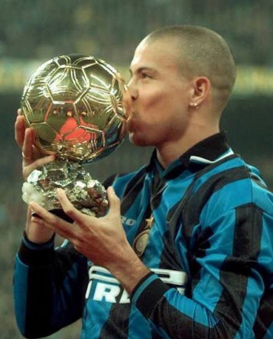 Ronaldo Nazário e mban rekordin si lojtari më i ri që e ka fituar Topin e Artë