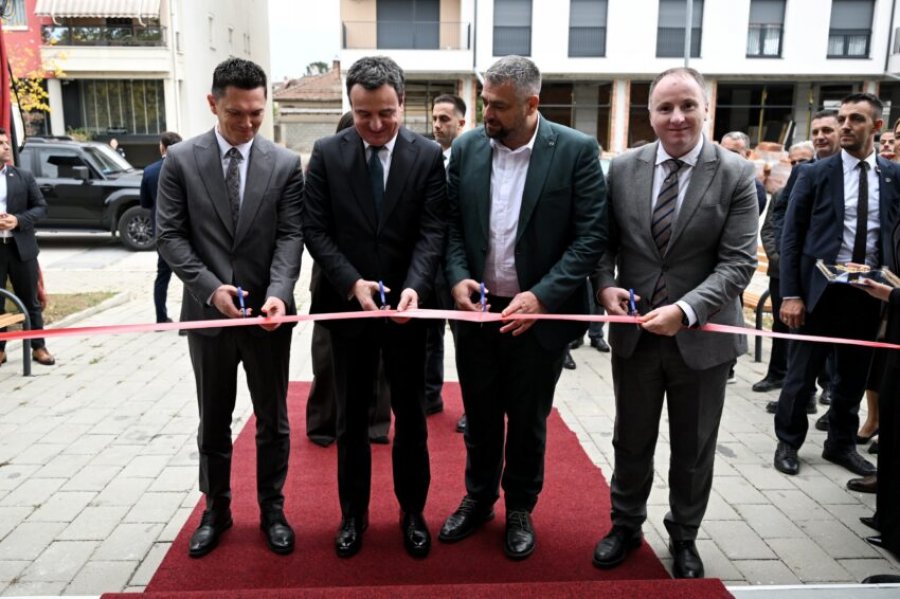 Kurti përuron Zyrën e re të Punësimit në Gjakovë, thotë se synojnë uljen e papunësisë nën dhjetë për qind