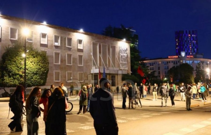 Studentët në protestë për të 16-ën ditë në Shqipëri