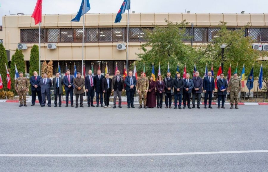 Kreu i KFOR-it takon delegacionin e Asamblesë Parlamentare të NATO-s