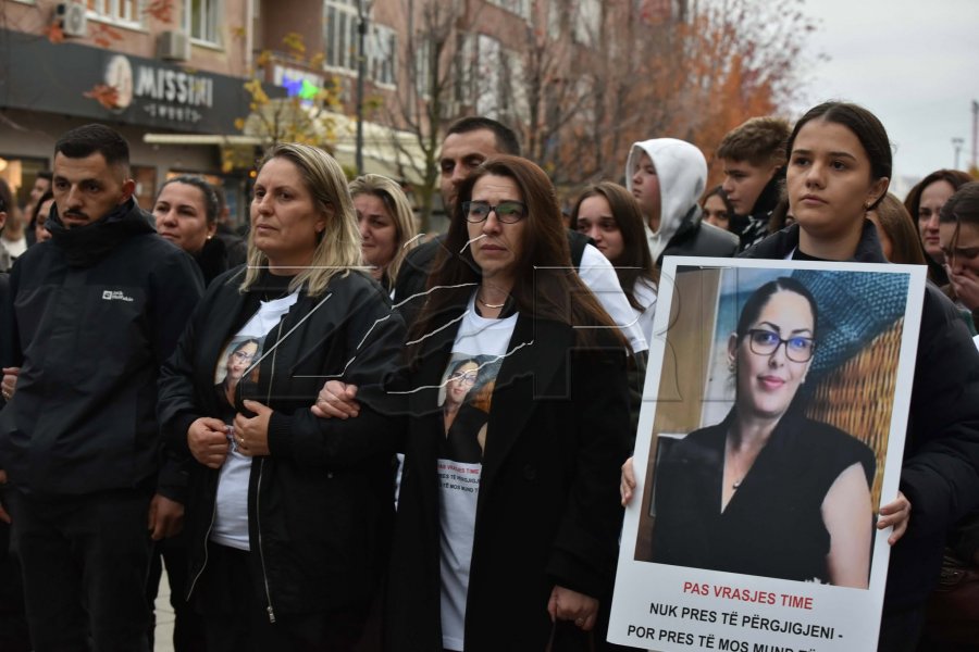 Familjarët e Arlinda Zekajt kërkojnë kujdes nga protestuesit  Nuk jemi dal me thy  nuk duam dhunë