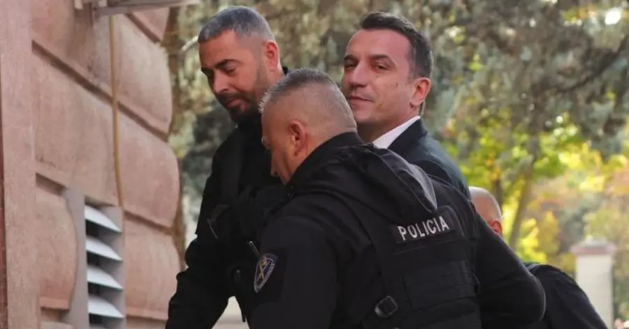 Erion Veliaj transferohet në Burgun e Fierit