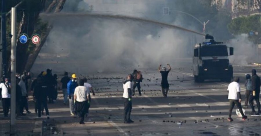Policia shqiptare arreston një person dhe procedon 17 të tjerë pas protestave të dhunshme  nën hetim edhe thirrjet në rrjete sociale