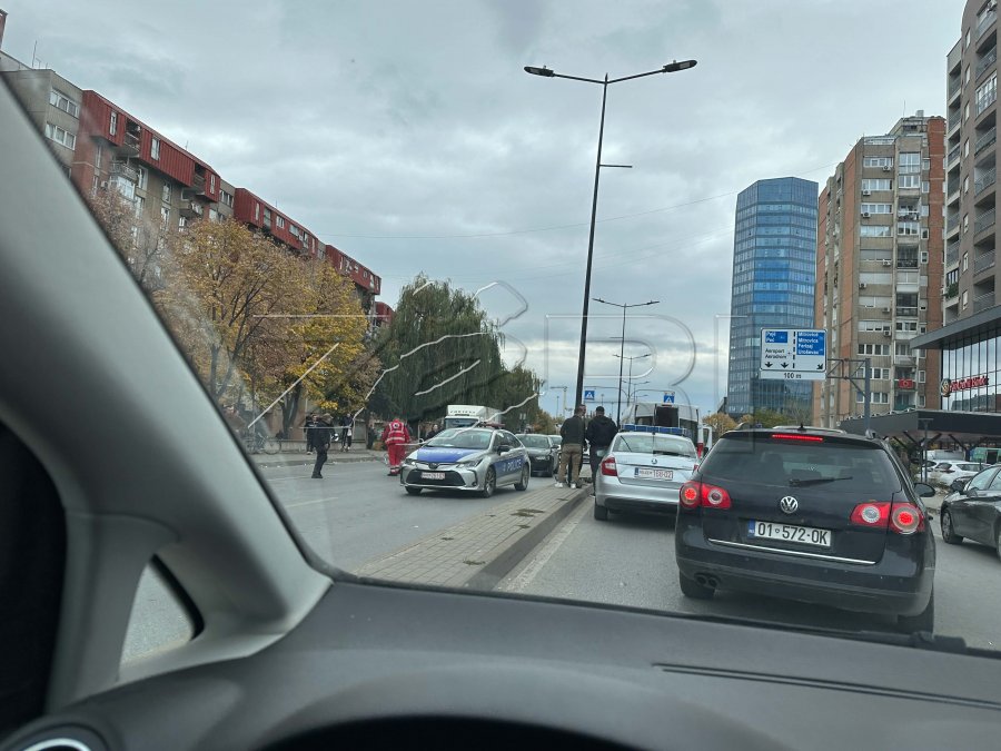 aksident-i-rende-trafiku-afer-bulevardit-bill-clinton-ne-prishtine-foto
