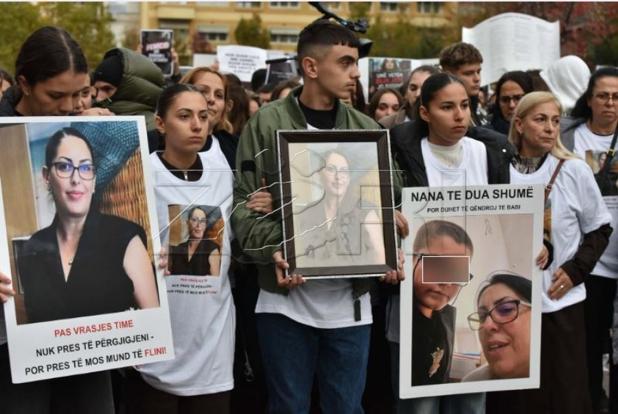 Qytetarja në protestën për Arlinda Zekajn: Sistemi i drejtësisë ndan nënat nga fëmijët e tyre