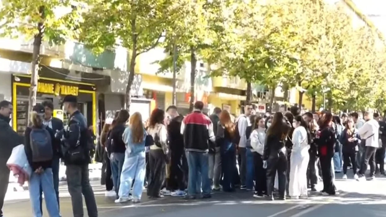 Studentët marshojnë në Tiranë, “stacionohen” te Ministria e Arsimit