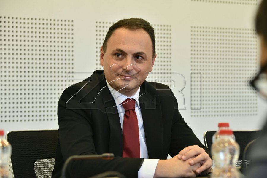 Petrit Ajeti raporton para Komisionit për Mbikëqyrjen e AKI-së