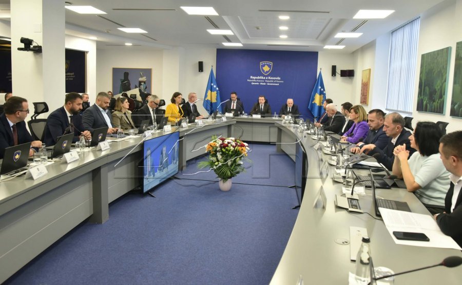 Qeveria mban mbledhje, në rend dite 12 pika