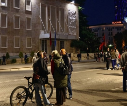 Protesta në Tiranë hyn në ditën e 17-të