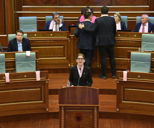 Pas vrasjes së Arlinda Zekajt, deputetja e PDK-së i kërkon Kurtit shkarkimin e Sveçlës dhe Gërvallës