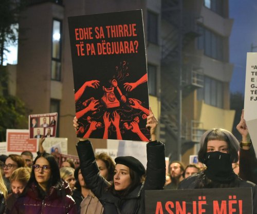 “Marre”, protestuesit lëshojnë audio incizimet e Arlinda Zekajt me togerin Faruk Muqolli