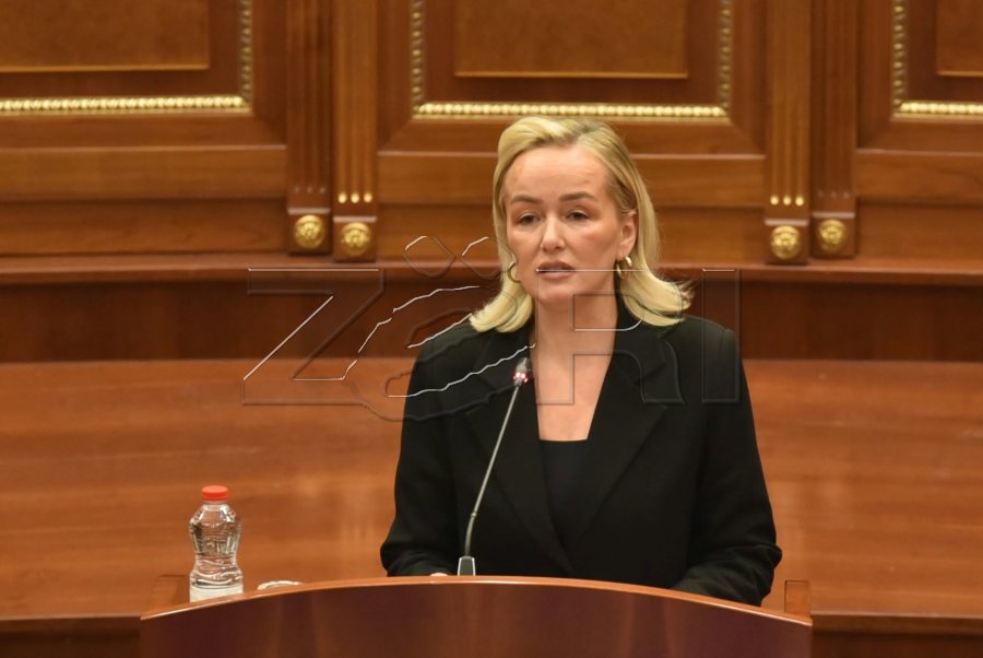 Adriana Matoshi  Gruaja është poezi  që burrat ende s kanë mësuar ta lexojnë pa e lënduar