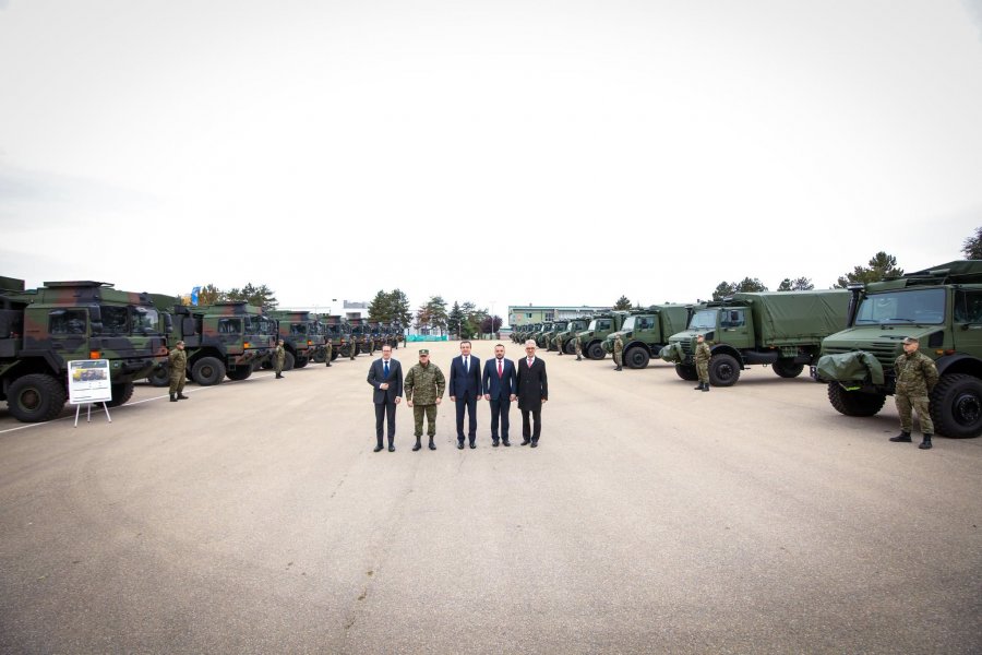 FSK-së i mbërrijnë 12 kamionë ushtarakë nga Gjermania
